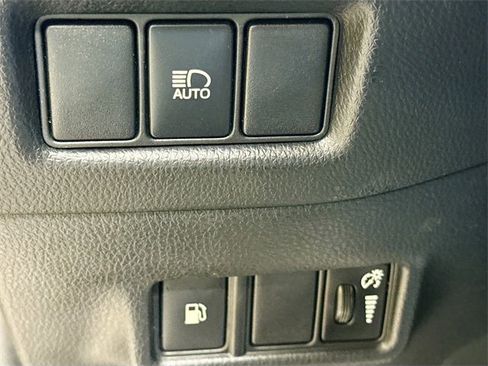 Used 2018 Toyota C-HR XLE image 12