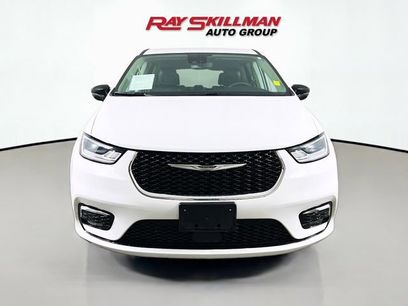 Used 2024 Chrysler Pacifica Touring-L
