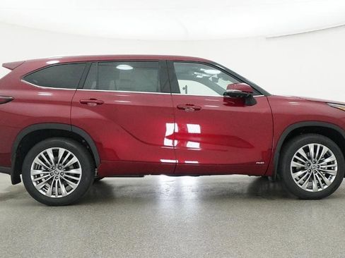 New 2026 Toyota Highlander Platinum image 11