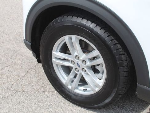Used 2023 Ford Explorer XLT w/ Equipment Group 202A RWD image 5