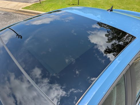 Used 2025 Volkswagen Jetta SE w/ Sunroof Package FWD image 14