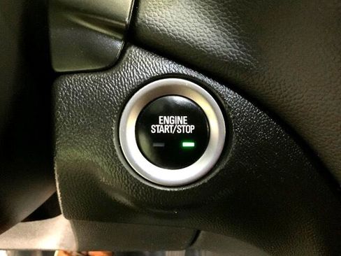 Used 2021 Chevrolet Equinox LT w/ Driver Convenience Package image 19