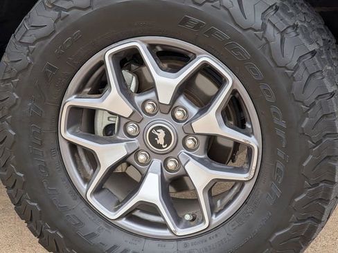 Used 2023 Ford Bronco Badlands image 11