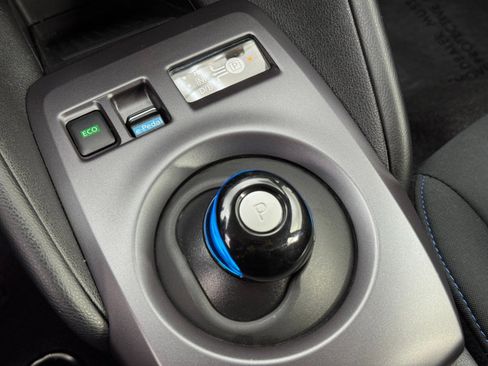 Used 2025 Nissan Leaf S image 26