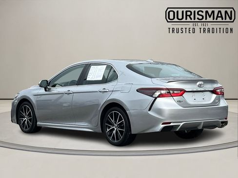 Used 2024 Toyota Camry SE image 4