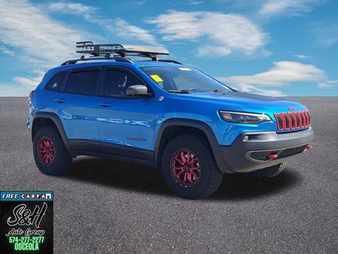 Used 2020 Jeep Cherokee Trailhawk image 3