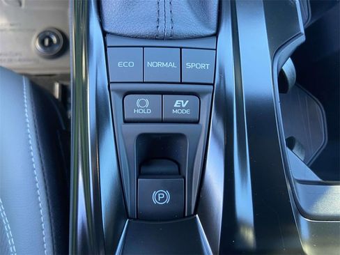 Used 2025 Toyota Camry SE image 24