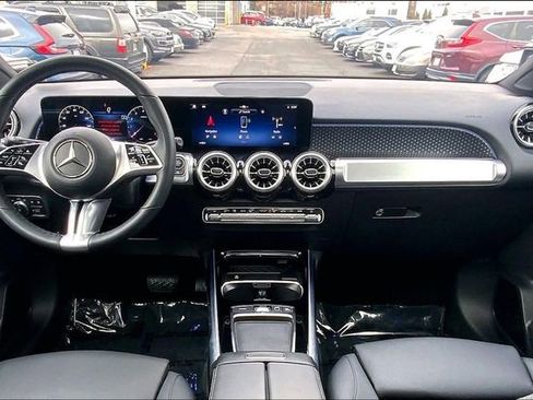 Used 2025 Mercedes-Benz GLB 250 4MATIC image 12