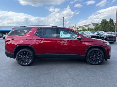 Used 2023 Chevrolet Traverse RS AWD/4WD image 2