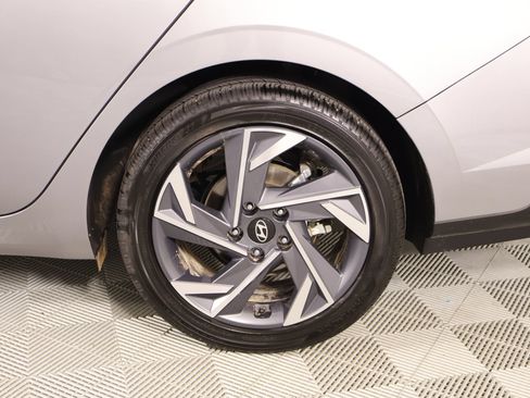 Certified 2025 Hyundai Elantra Limited FWD image 20
