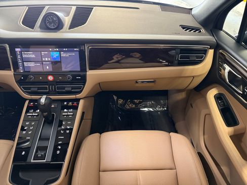 Certified 2026 Porsche Macan AWD/4WD image 25
