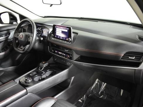 Certified 2025 Nissan Rogue SV AWD/4WD image 36