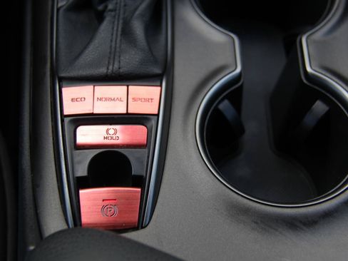 Used 2022 Toyota Camry SE FWD image 18