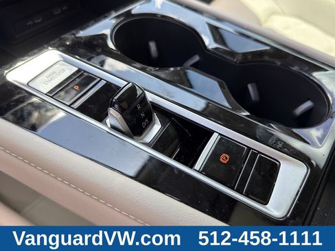 Used 2025 Volkswagen Atlas SE w/ Panoramic Sunroof Package FWD image 16