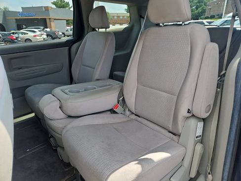 Used 2017 Kia Sedona LX FWD image 25