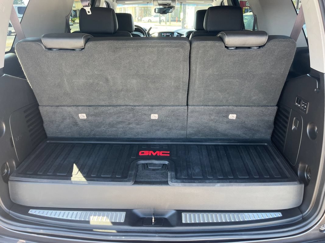 Used 2017 GMC Yukon SLT w/ Open Road Package AWD/4WD image 17