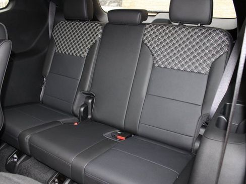 Used 2025 GMC Acadia Denali image 6