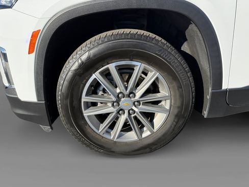 Used 2023 Chevrolet Traverse LT image 9