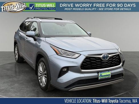 Used 2023 Toyota Highlander Platinum AWD/4WD image 1