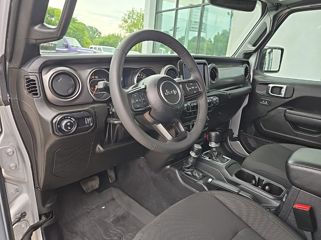 Used 2023 Jeep Gladiator Sport AWD/4WD image 39
