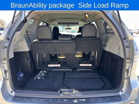 Used 2015 Toyota Sienna SE w/ SE Preferred Package image 48