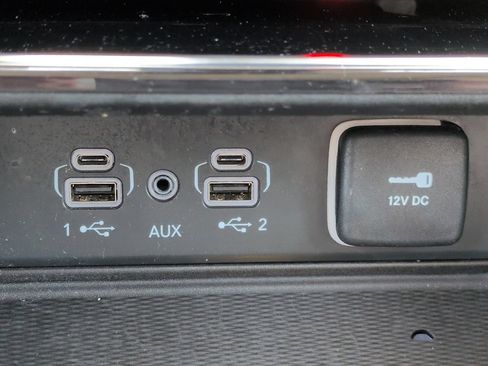 Used 2023 Jeep Grand Cherokee Overland w/ Luxury Tech Group IV AWD/4WD image 24