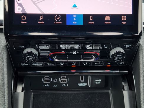 Used 2022 Jeep Grand Cherokee Trailhawk w/ Luxury Tech Group III AWD/4WD image 22