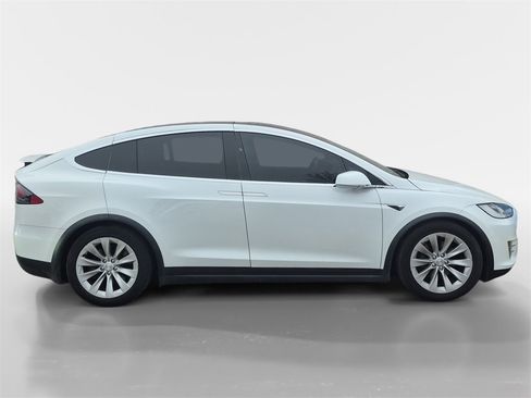Used 2020 Tesla Model X Long Range image 3