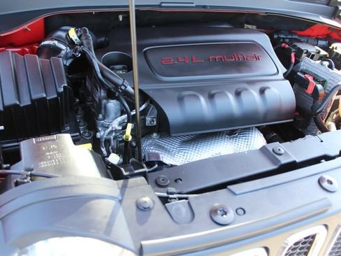 Used 2015 Jeep Renegade Latitude FWD image 57