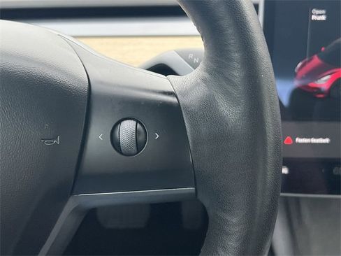 Used 2022 Tesla Model 3 Standard Range image 8