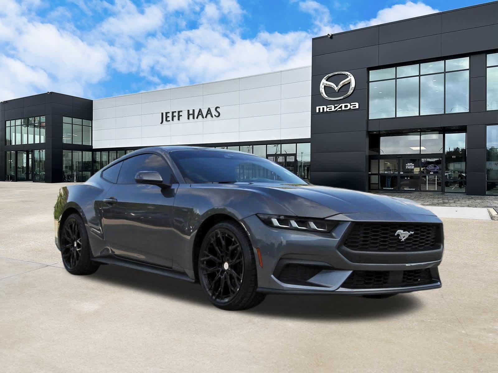 Used 2025 Ford Mustang Coupe RWD image 4