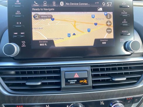 Used 2018 Honda Accord Touring image 19