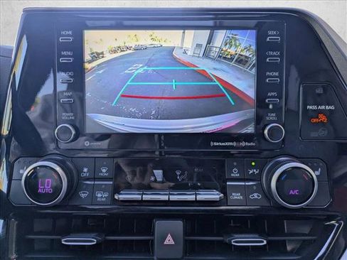 Used 2022 Toyota Highlander XLE image 14