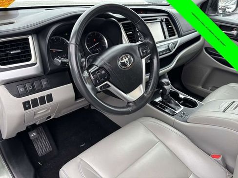 Used 2019 Toyota Highlander XLE image 8