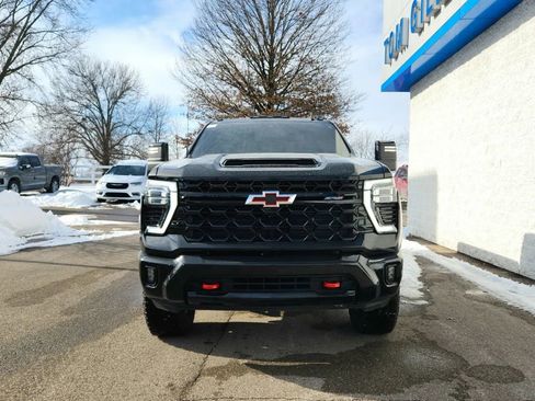Used 2024 Chevrolet Silverado 2500 ZR2 image 3
