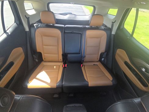 Used 2019 GMC Terrain SLT w/ Infotainment Package II AWD/4WD image 25