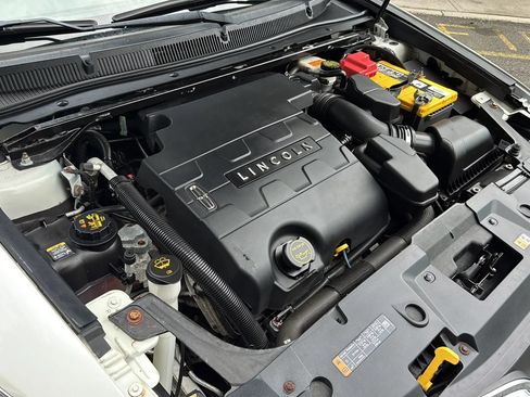 Used 2014 Lincoln MKS AWD w/ Equipment Group 101A image 45