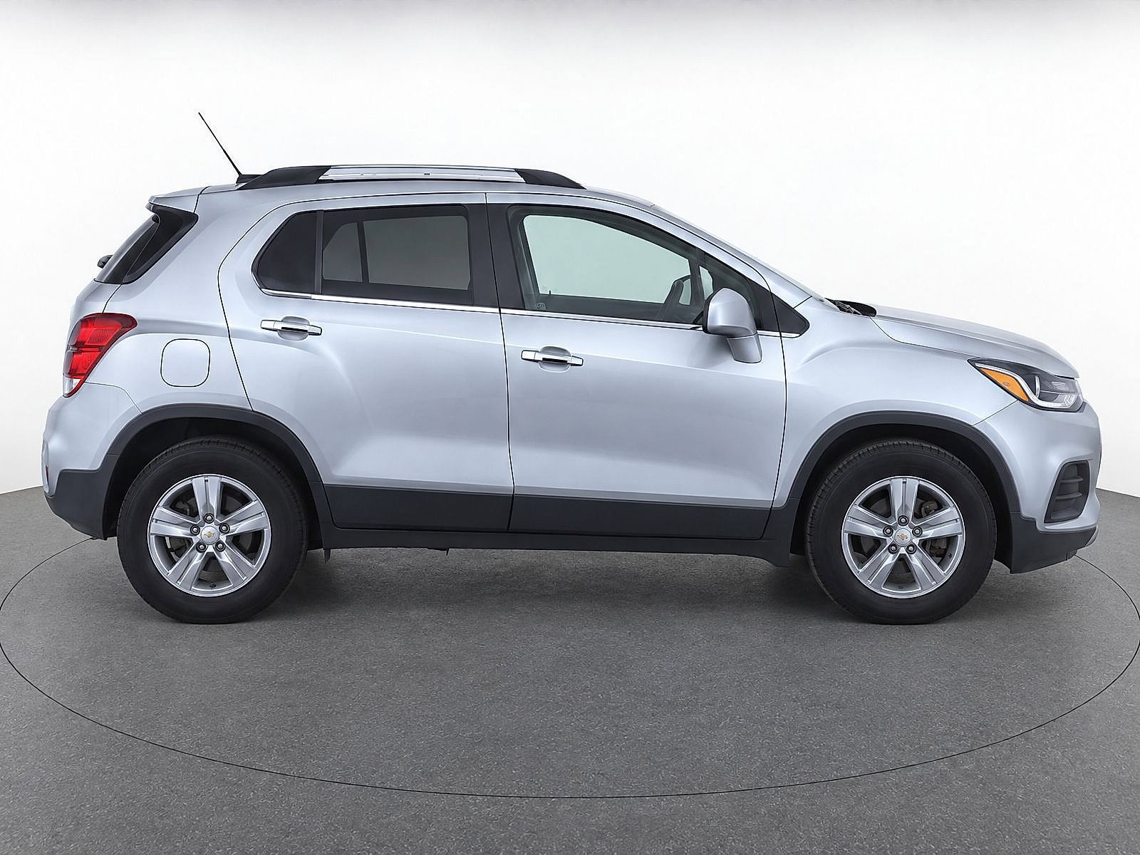 Used 2020 Chevrolet Trax LT w/ Driver Confidence Package FWD image 8