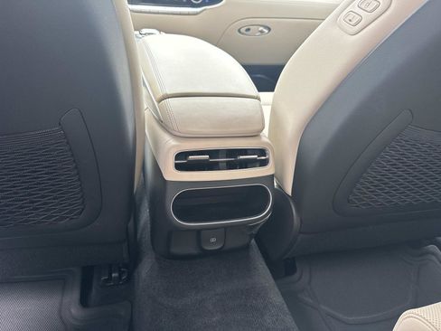 Used 2023 Genesis GV70 2.5T w/ Select Package image 17