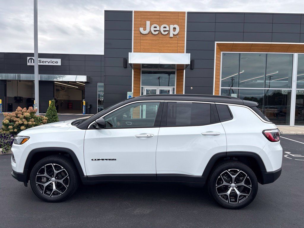 Used 2024 Jeep Compass Limited AWD/4WD image 3