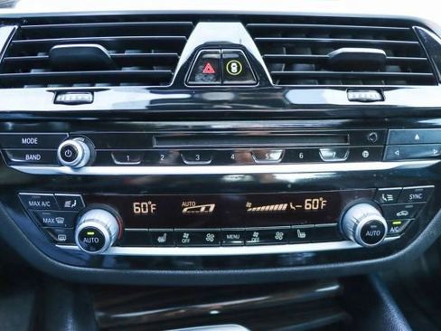 Used 2018 BMW 530i xDrive 530i xDrive image 39