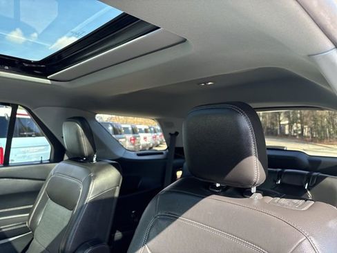 Certified 2022 Ford Explorer Limited w/ Equipment Group 301A image 34