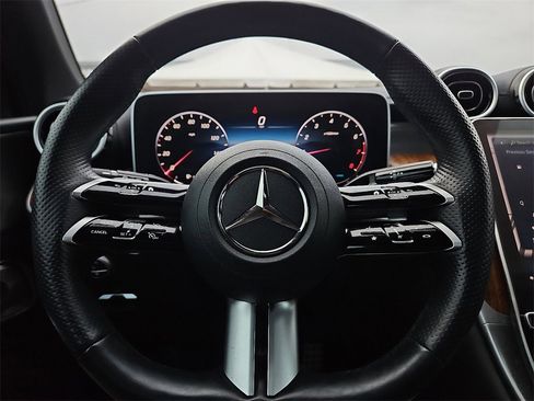 Used 2024 Mercedes-Benz GLC 300 4MATIC image 30