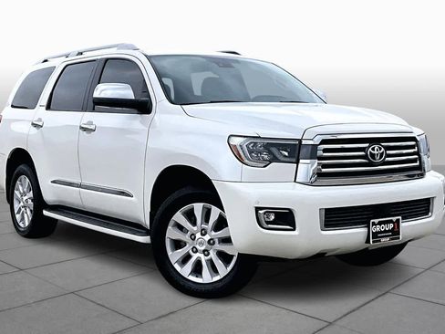 Used 2019 Toyota Sequoia Platinum image 3
