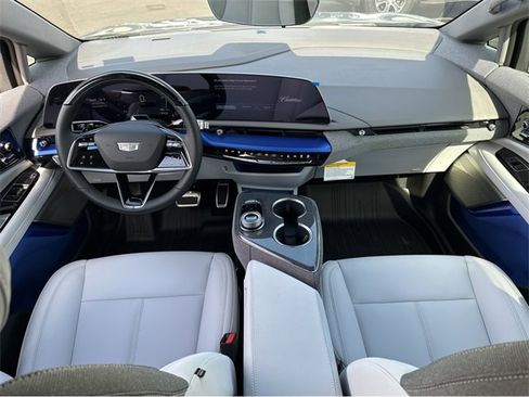 New 2026 Cadillac Optiq Luxury 1 image 27