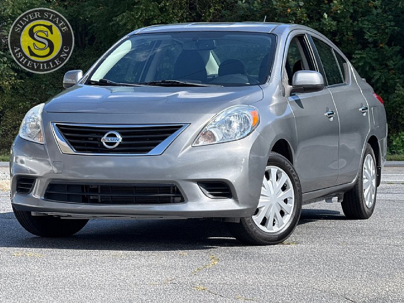 Used 2013 Nissan Versa SV FWD image 1