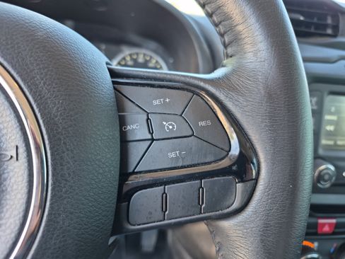 Used 2017 Jeep Renegade Altitude FWD image 16