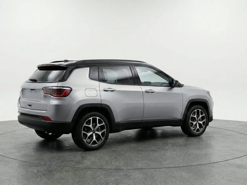 Used 2025 Jeep Compass Limited AWD/4WD image 9