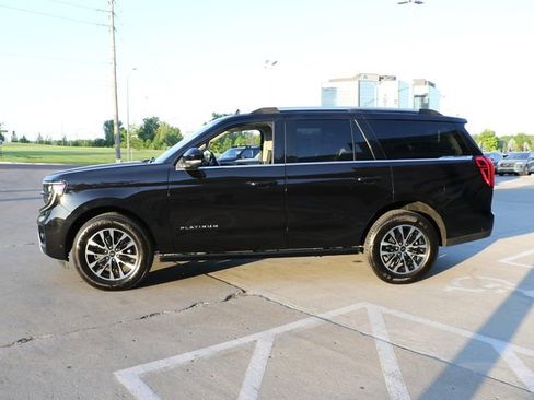 Used 2025 Ford Expedition Platinum AWD/4WD image 3