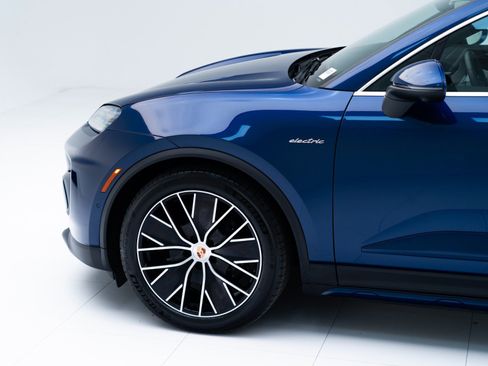 New 2026 Porsche Macan Electric RWD image 11
